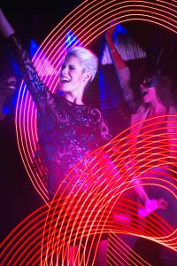 Producción fotográfica de Amstel en festejo, capturando momentos de disfrute, posicionando a la marca como la cerveza ideal para eventos y celebraciones.